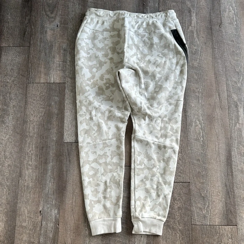 Nike Tech Fleece Pants Joggers Summit Snow Camo Black Slim Taper CJ5981-121 EUC